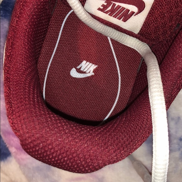 NIKE, red tenni-shoes, BRAND NEW!! - Picture 4 of 4